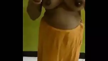 Sexy breasts of desi babes and aunty