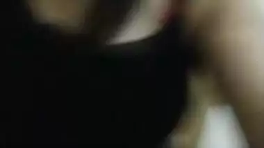 Horny desi bhabi fingering