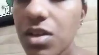 Lankan Tamil girl showing boobs and pussy