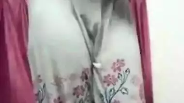 Desi female says hello to sex subscribers unveiling her private parts