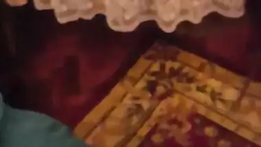 Desi cute girl suck her bf dick