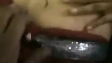 Desi aunty in saree showing boobs