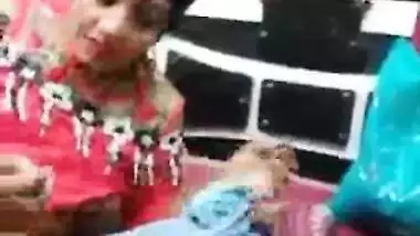 Desi slut nude MMS video captured by her client