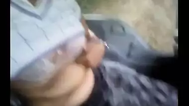 Sexy Kanpur maid’s outdoor blowjob & boobs show