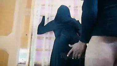 أخت صديقي المثيرة Cum on her Abaya