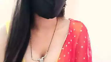 Live streaming cam girl showing sexy round boobs