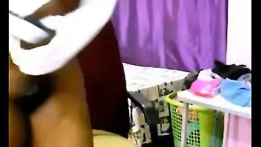 Indian nude bhabhi’s hot masturbation clip