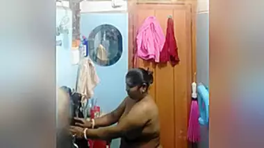 Bathroom Spy Cam Pussy Hair - Chennai Aunty Nude Bathing And Pussy Hair Shaving Record By Spy Cam dirty  indian sex at Indiansextube.org