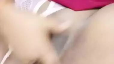 Indian sexy bhabhi doing fingering in pussy