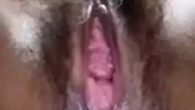 Skinny Desi Bhabhi showing her big pussy hole