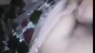 Hot Indian Girl Showing Cute Tits