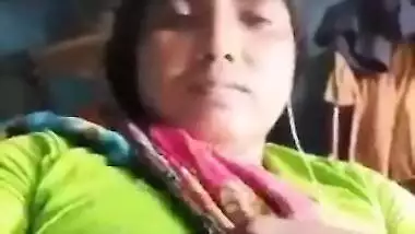 Indian MILF doesn't hide her XXX hooters and shows off sex muff