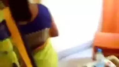 Bhabhi changing her blouse and peticot in...