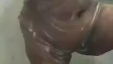 Indian Tamil Aunty Nude Bathing