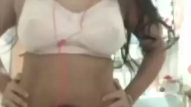 Today Exclusive- Sexy Desi Girl Showing Her Boobs And Pussy On Video Call