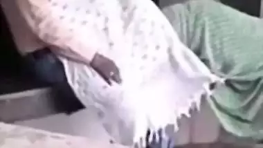 Indian girl in saree caught giving outdoor BJ to lover in Desi mms video