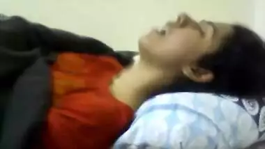 Indian girl having orgasm. Nice expression. (Non nude)