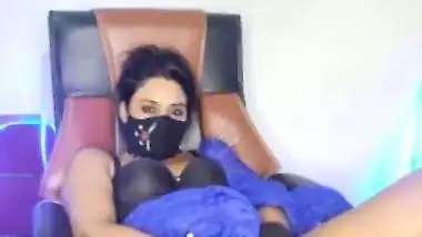 Desi girl masturbating