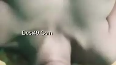 Good-looking Desi girl decides to pamper lover with XXX video